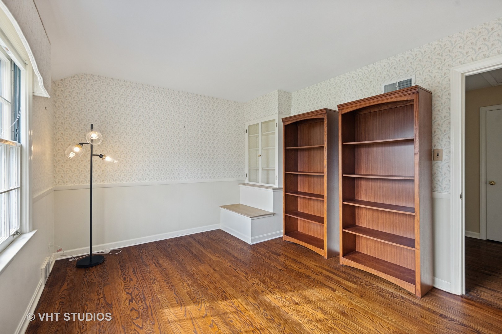 1200 Woodview