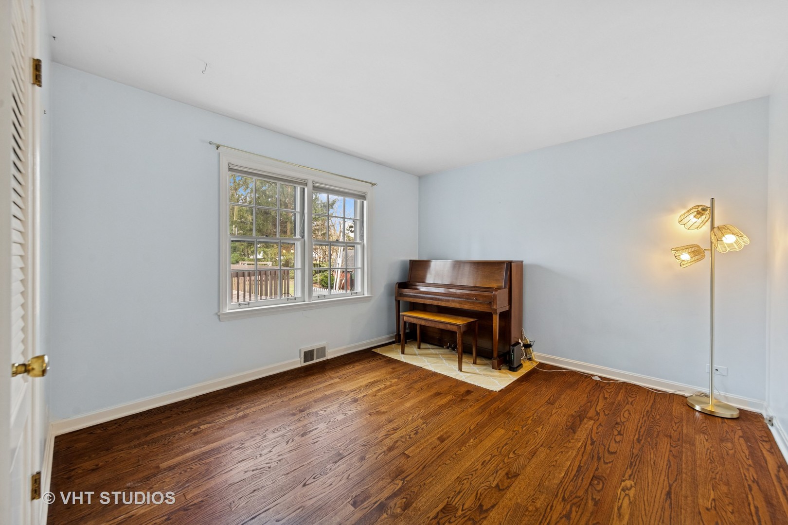 1200 Woodview