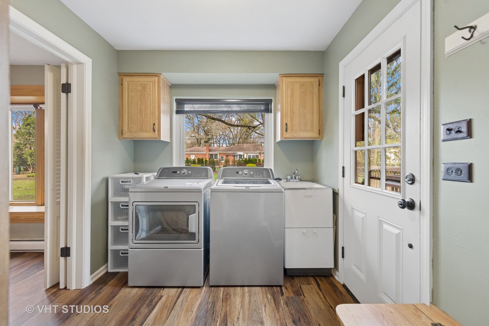 1200 Woodview