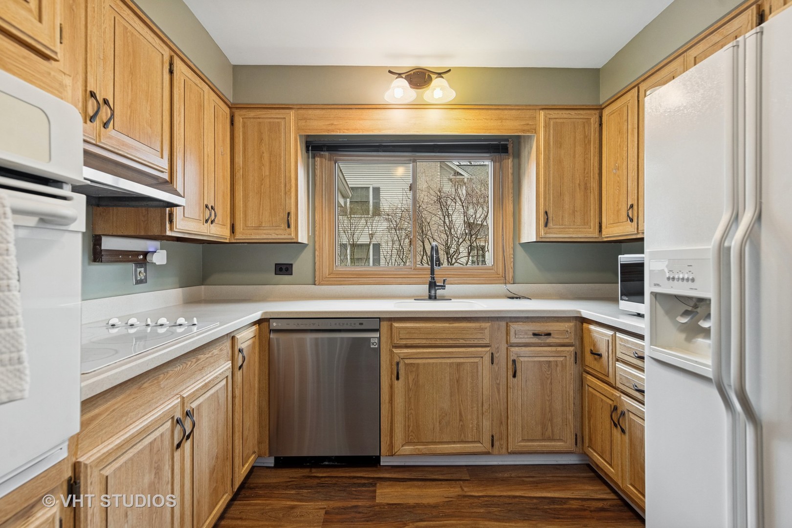 1200 Woodview