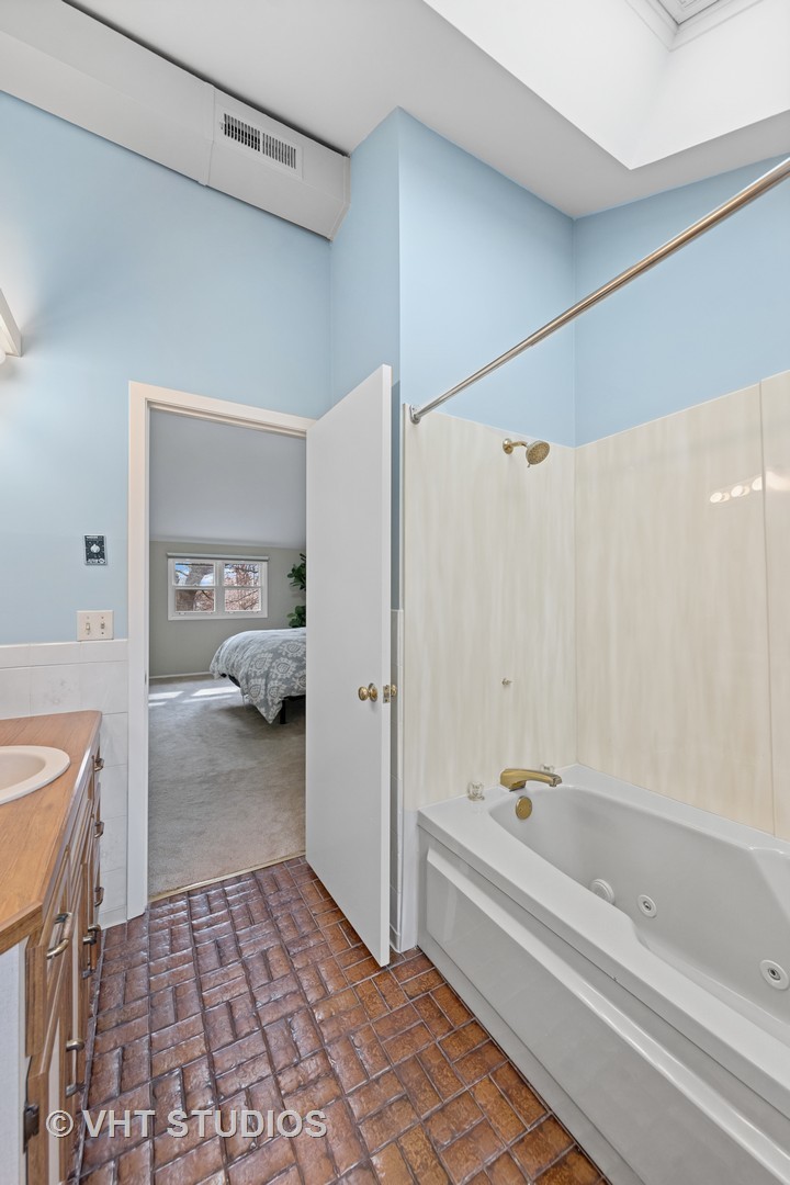 1200 Woodview