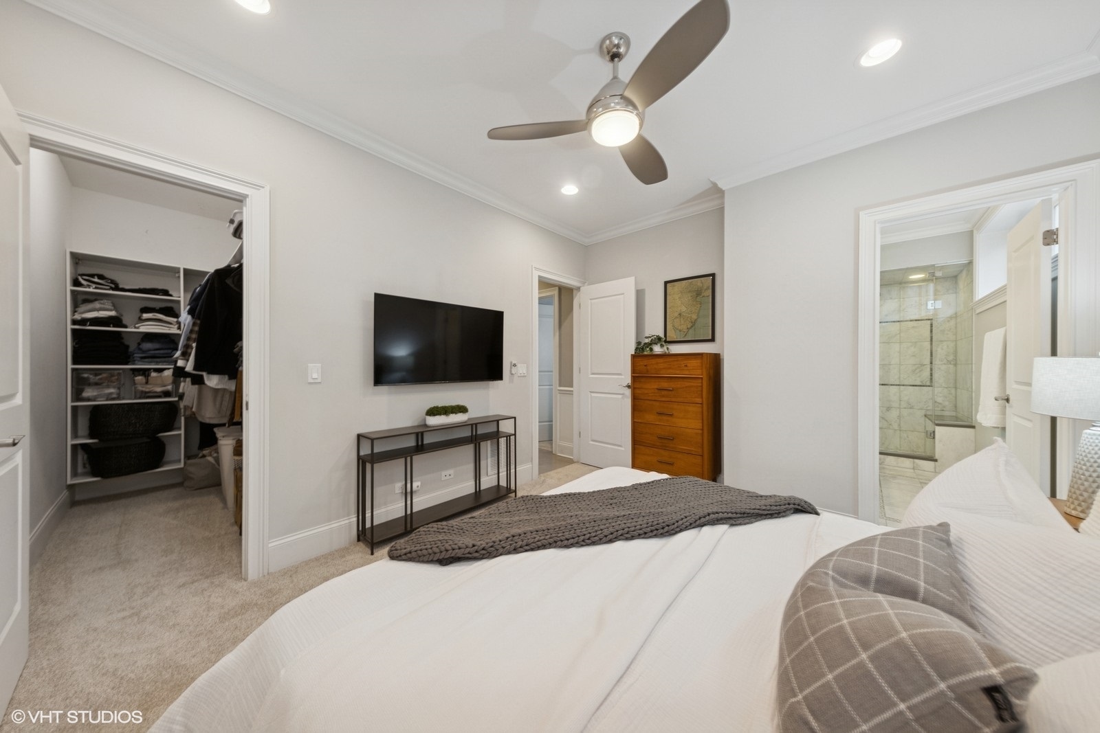 1833 W Addison Street Unit: 1S