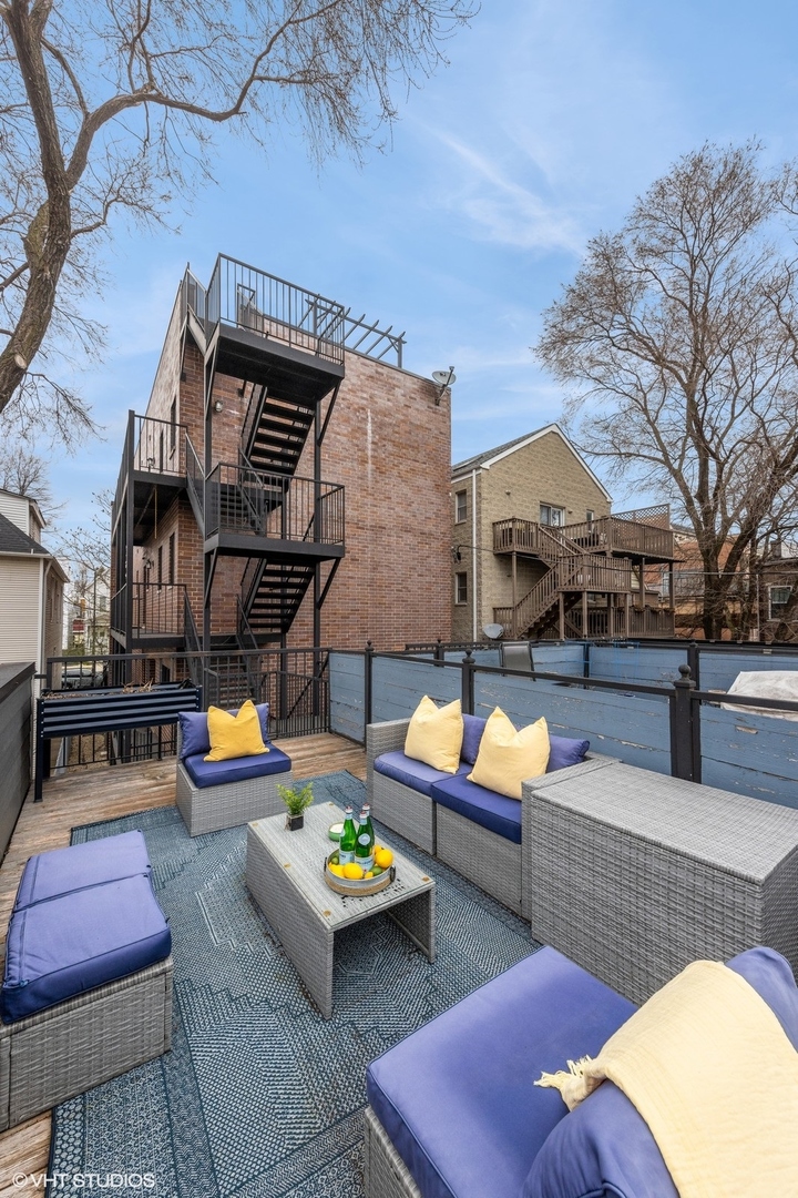 1833 W Addison Street Unit: 1S