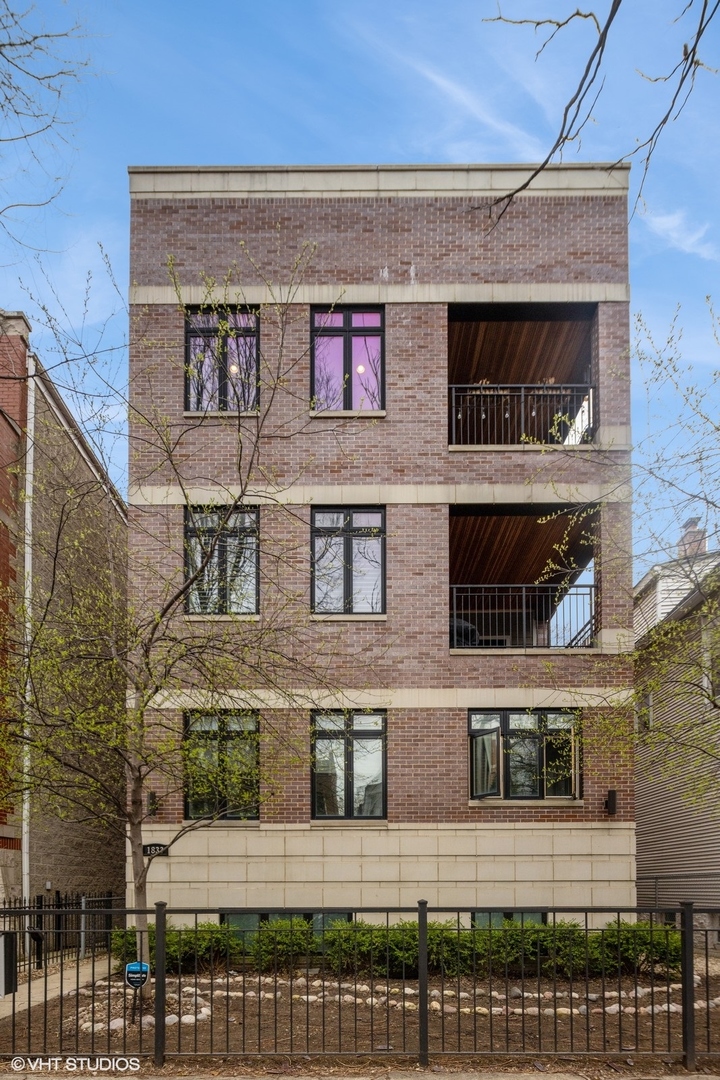 1833 W Addison Street Unit: 1S
