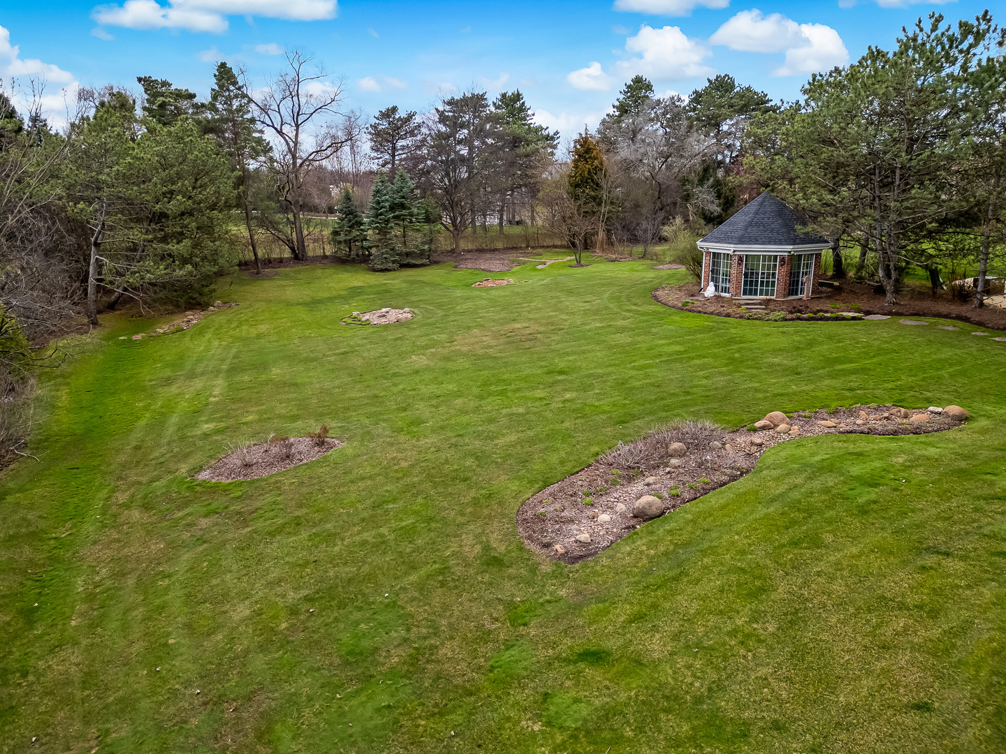 8 Longwood Drive