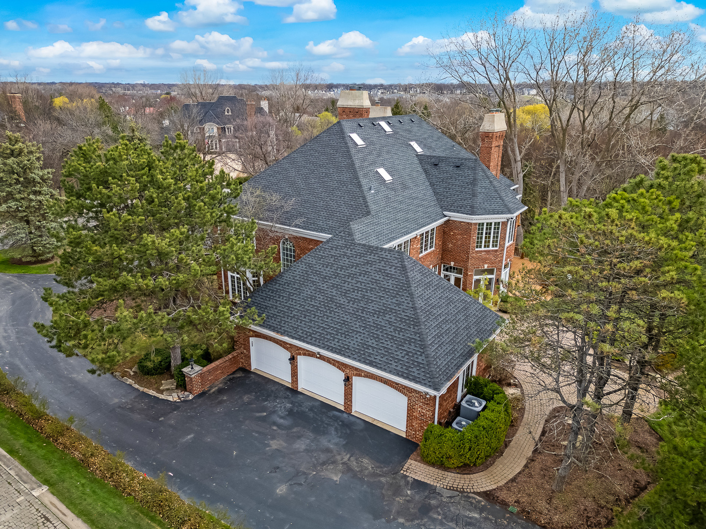 8 Longwood Drive