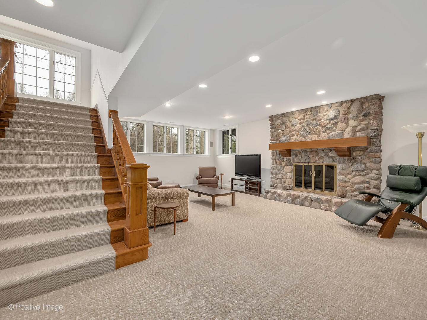 8 Longwood Drive