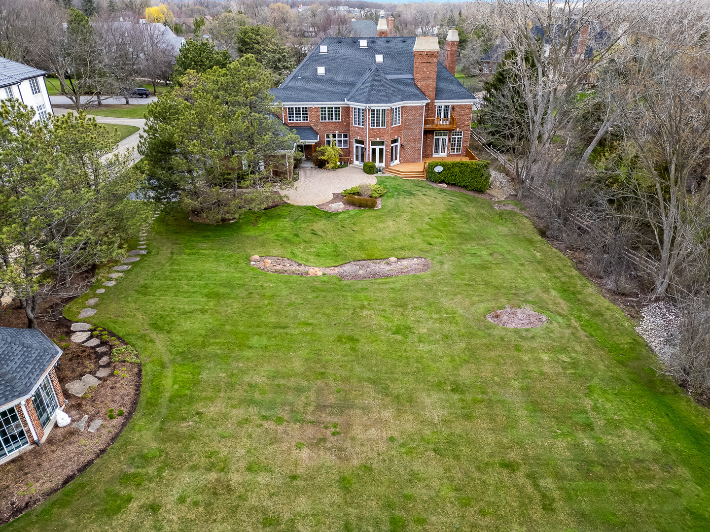 8 Longwood Drive