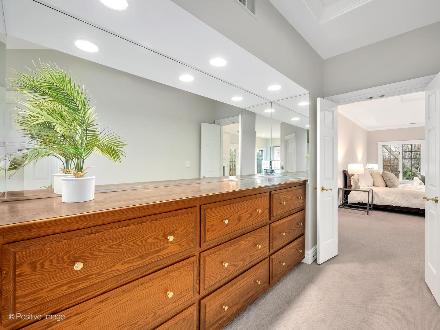 8 Longwood Drive