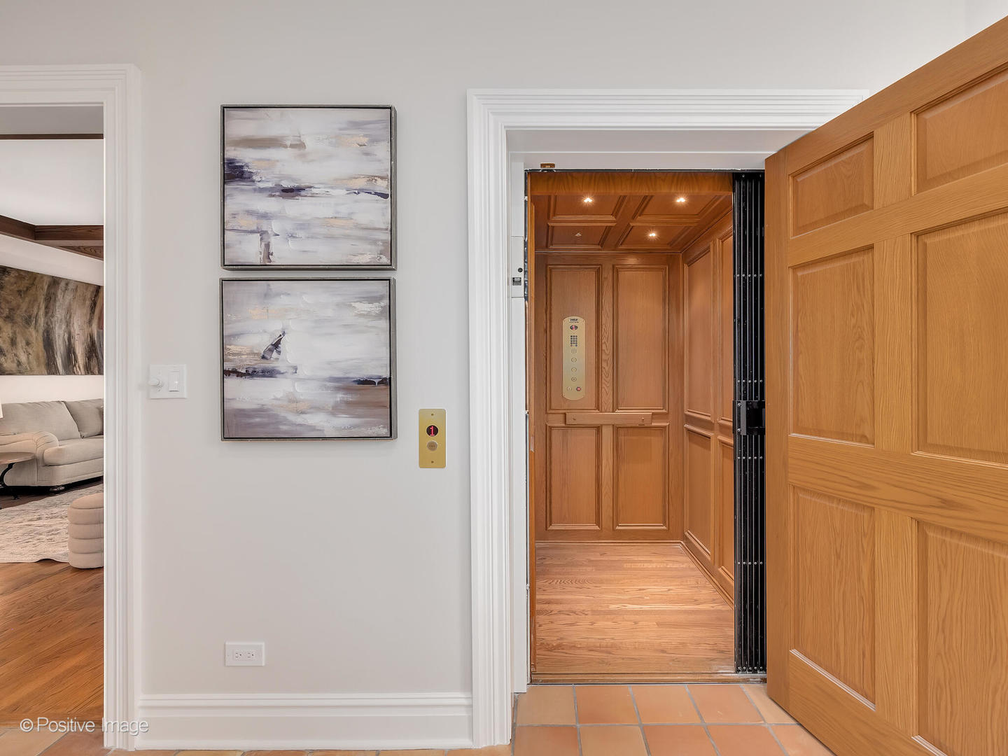 8 Longwood Drive