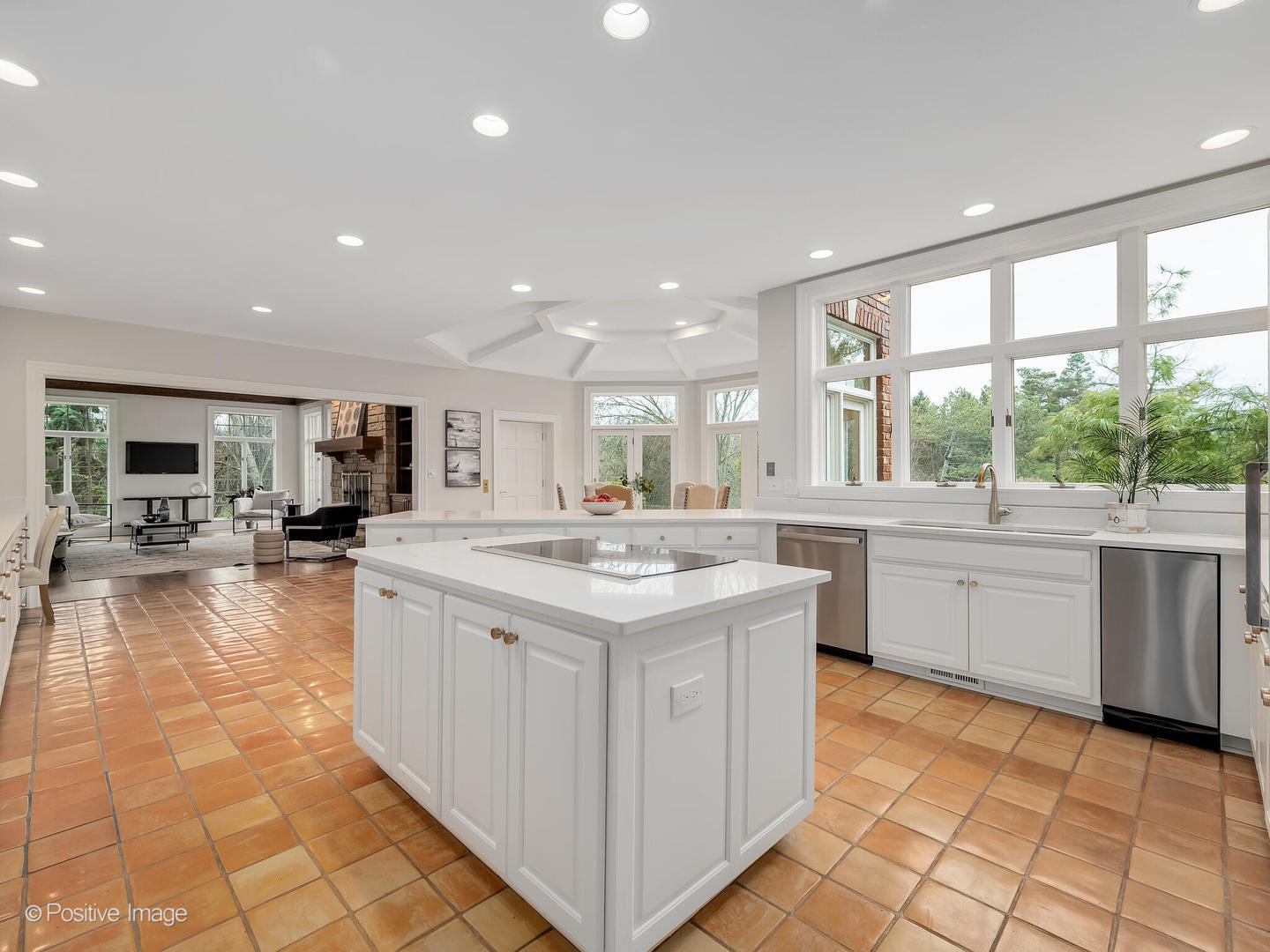 8 Longwood Drive