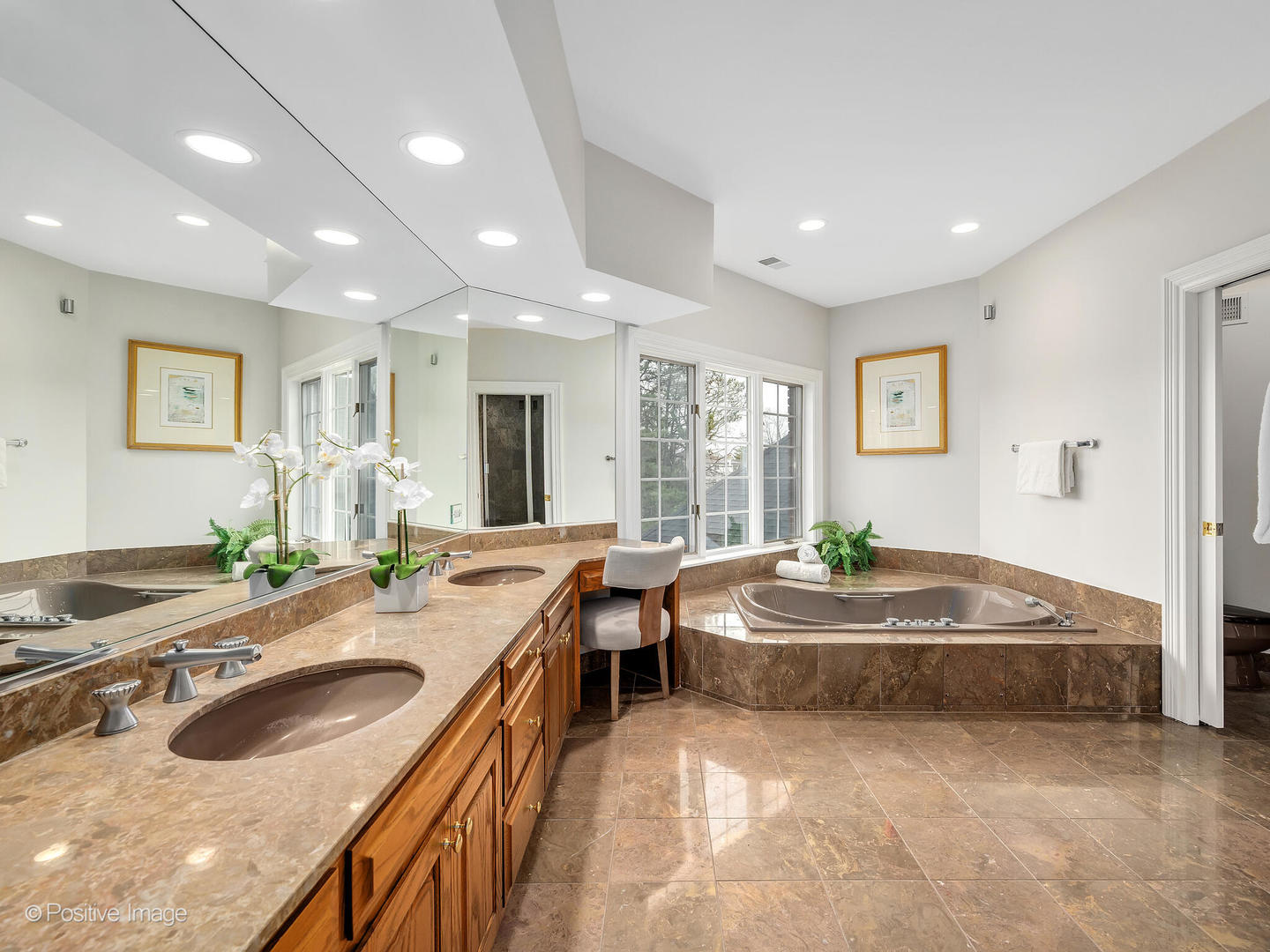 8 Longwood Drive