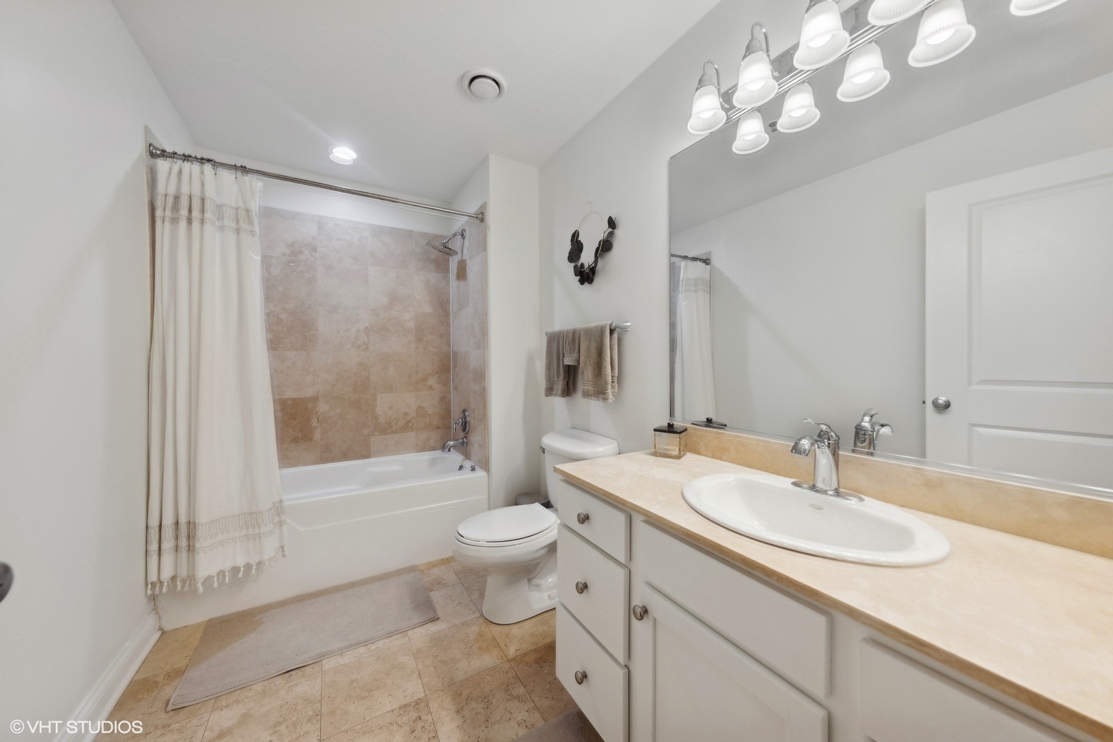 230 W Division Street Unit: 707