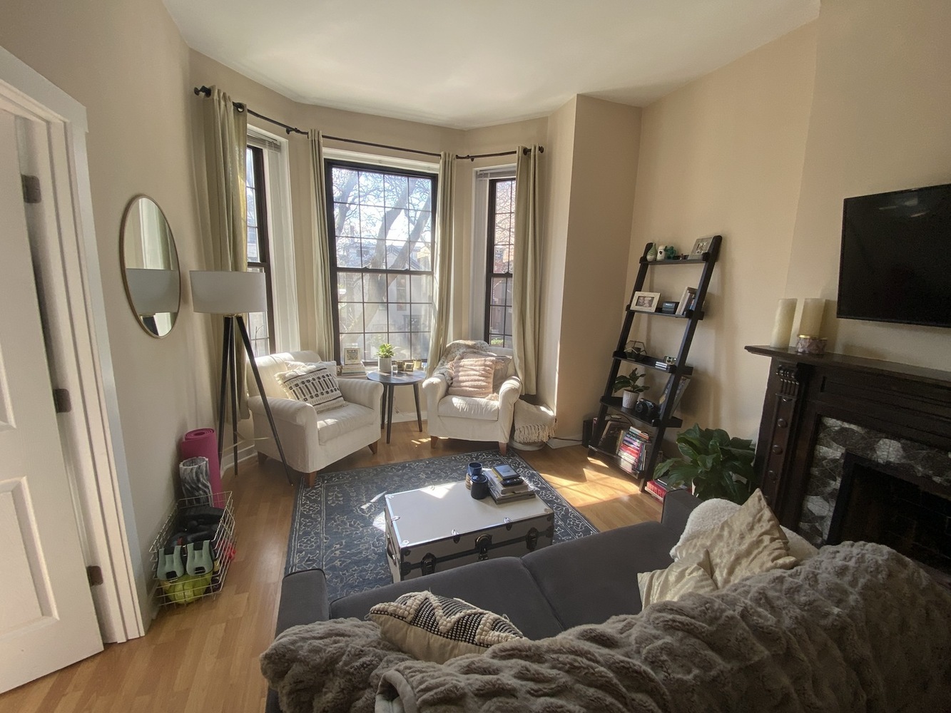 1923 N Sedgwick Street Unit: 2F