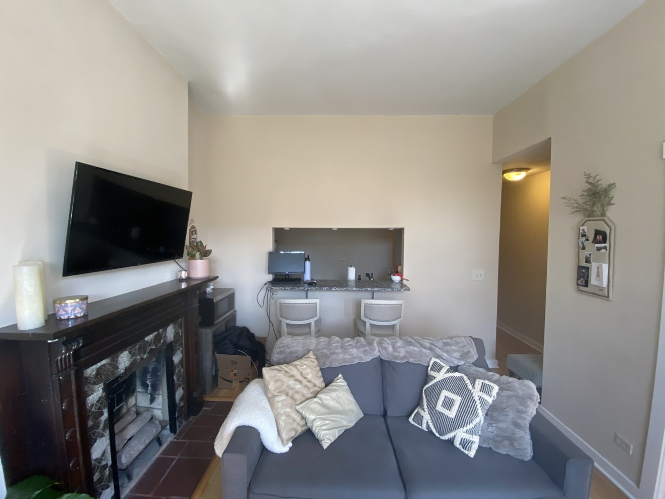 1923 N Sedgwick Street Unit: 2F
