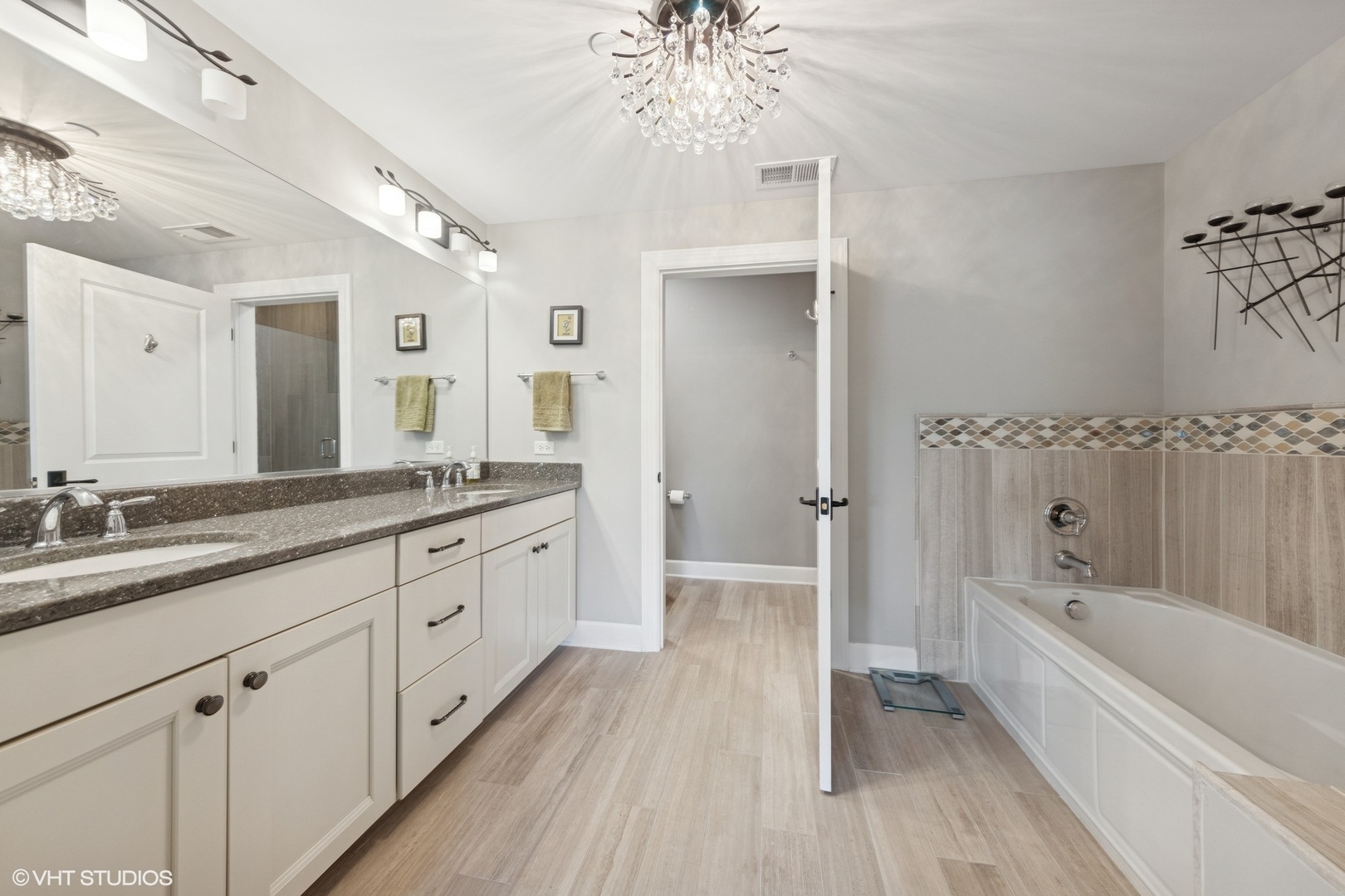 149 W Kennedy Lane Unit: 208