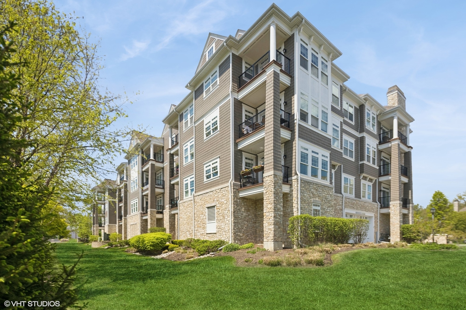 149 W Kennedy Lane Unit: 208