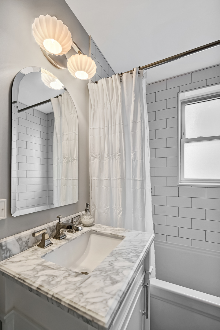 75 E Harris Avenue Unit: 2E