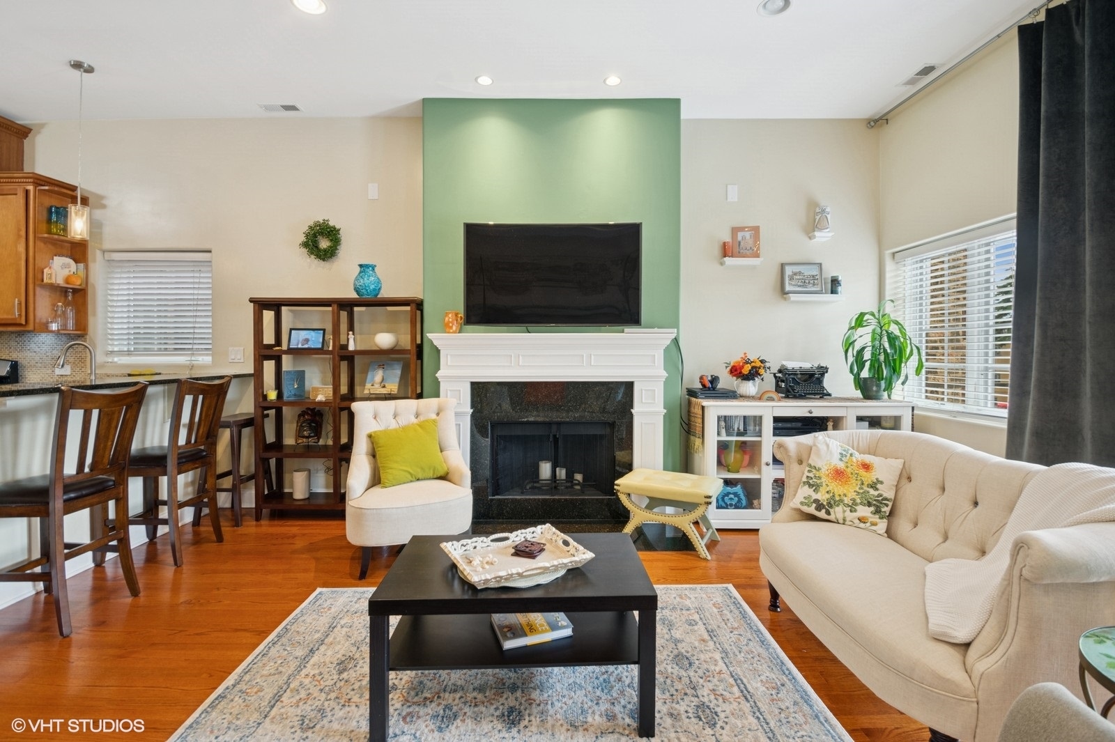 3709 N Elston Avenue Unit: 2