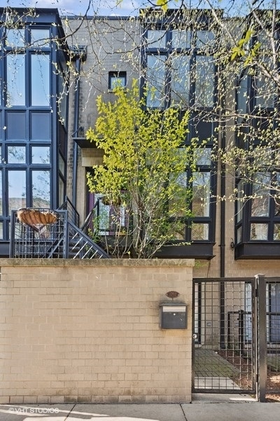 1707 W Diversey Parkway