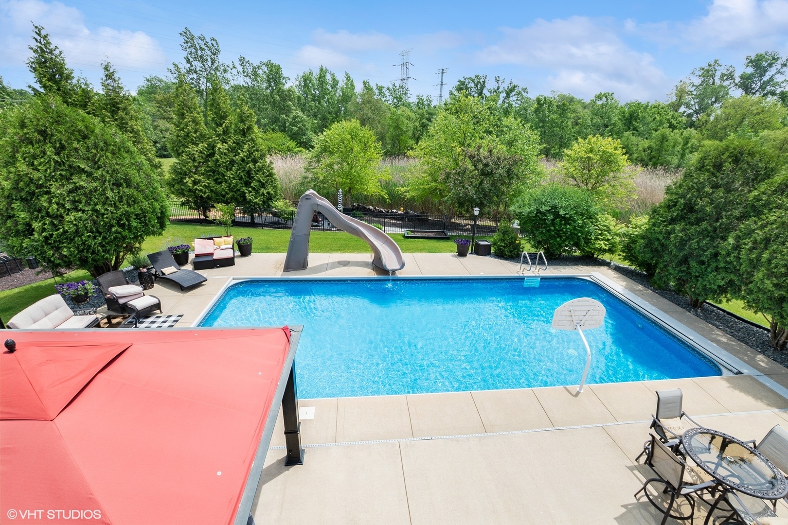 21490 English Circle