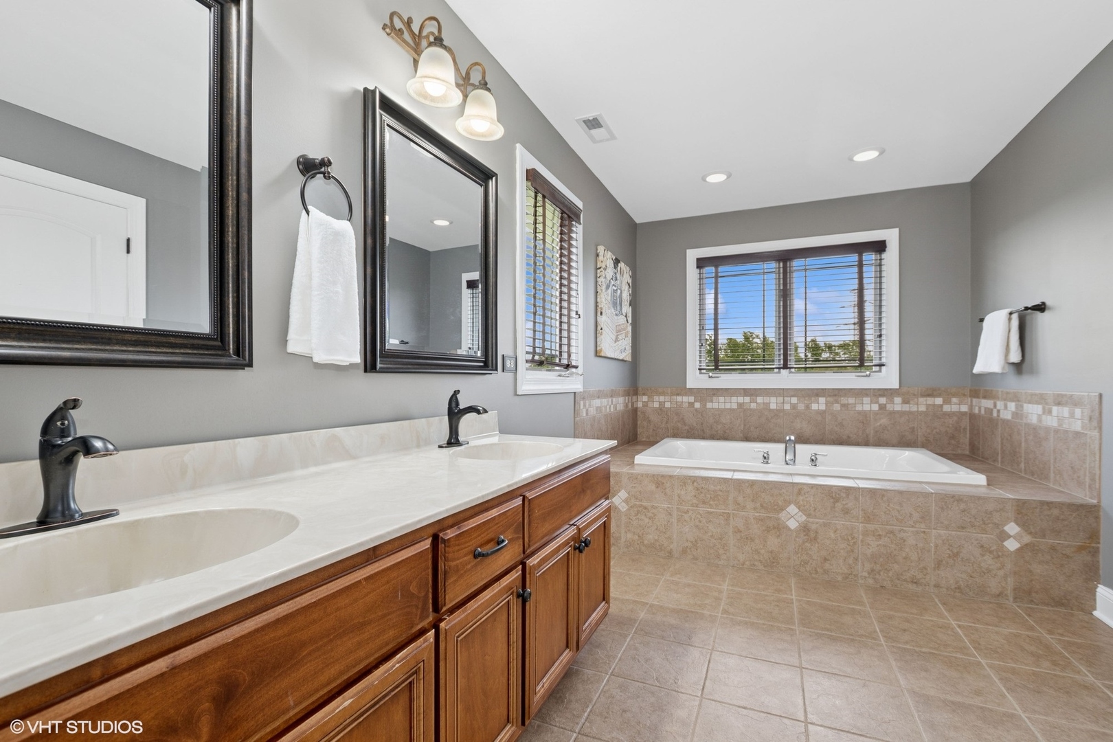 21490 English Circle