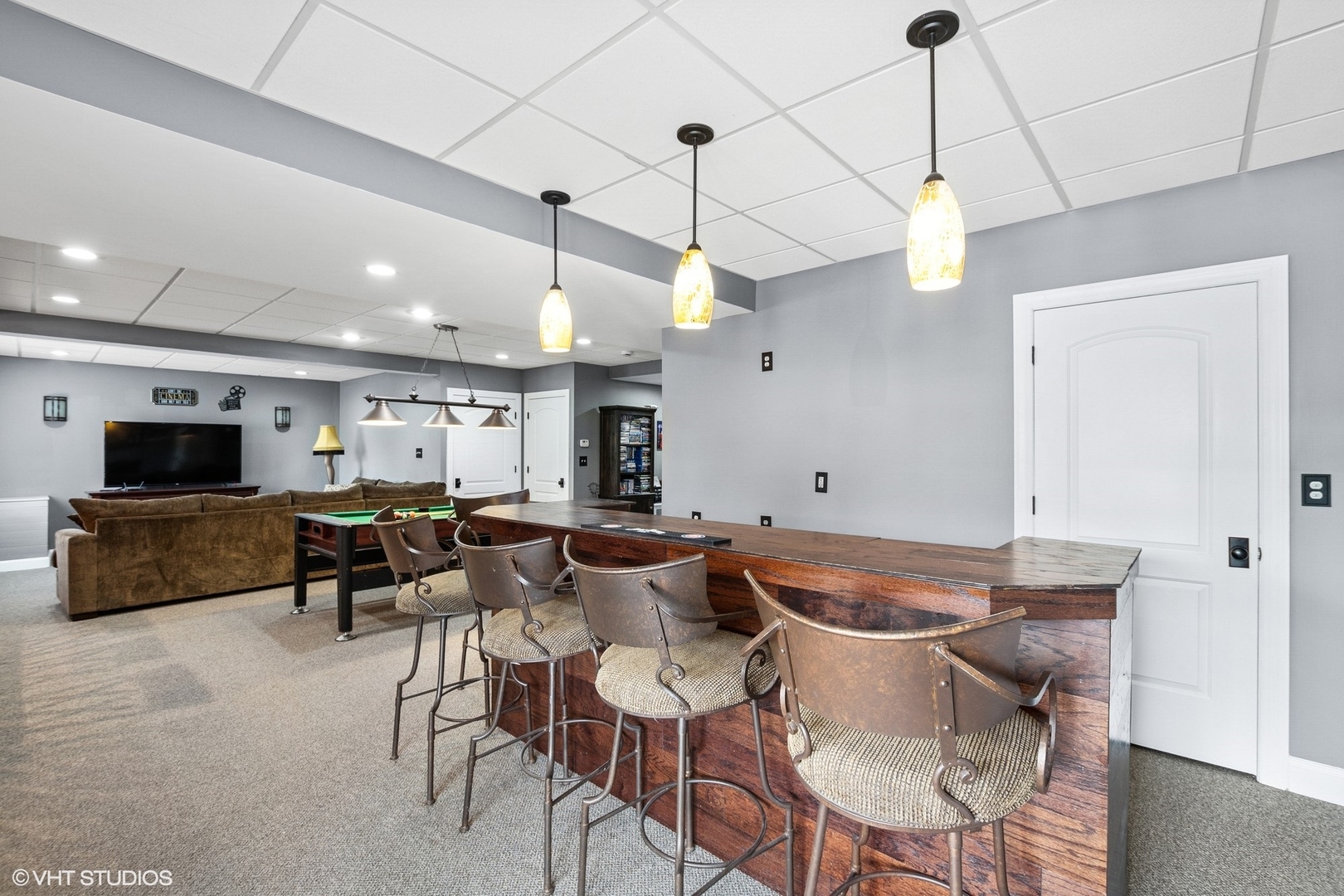 21490 English Circle