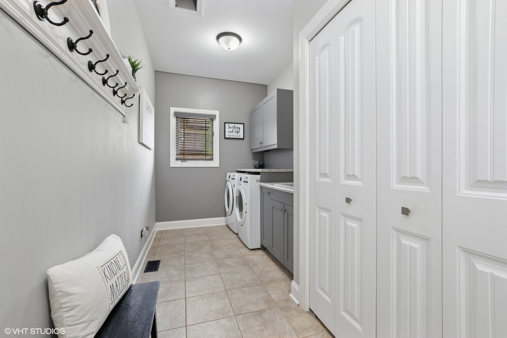 21490 English Circle