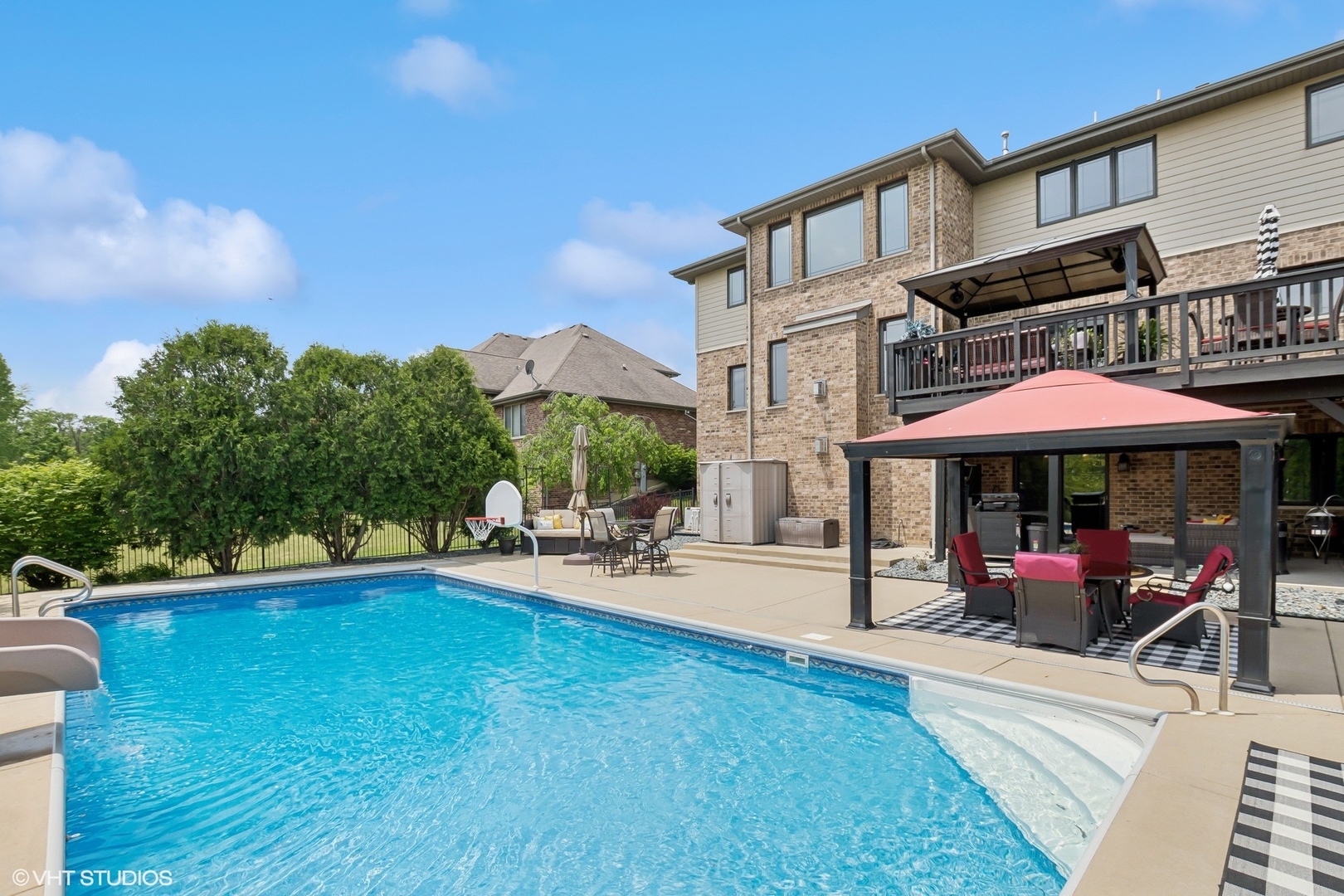 21490 English Circle