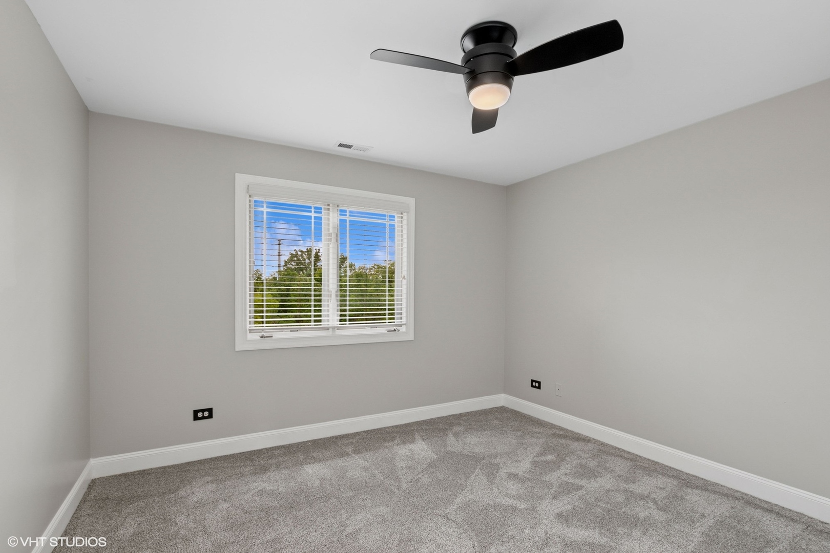 21490 English Circle
