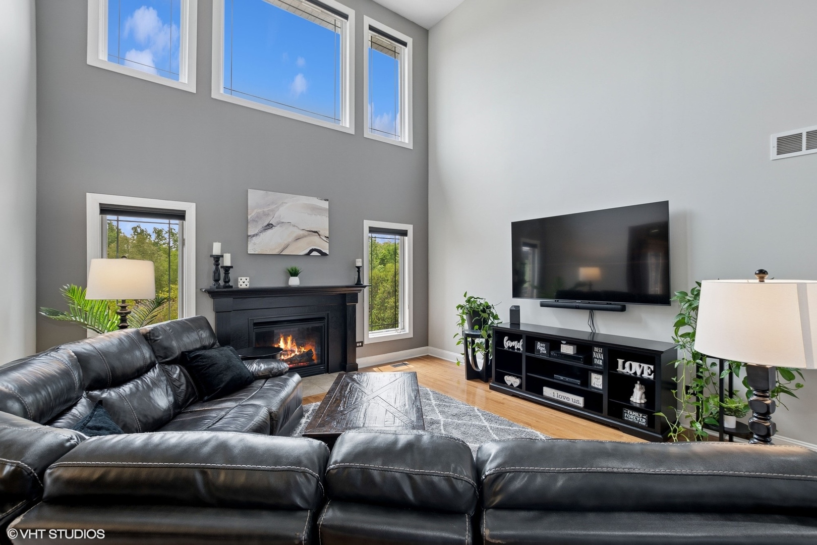 21490 English Circle
