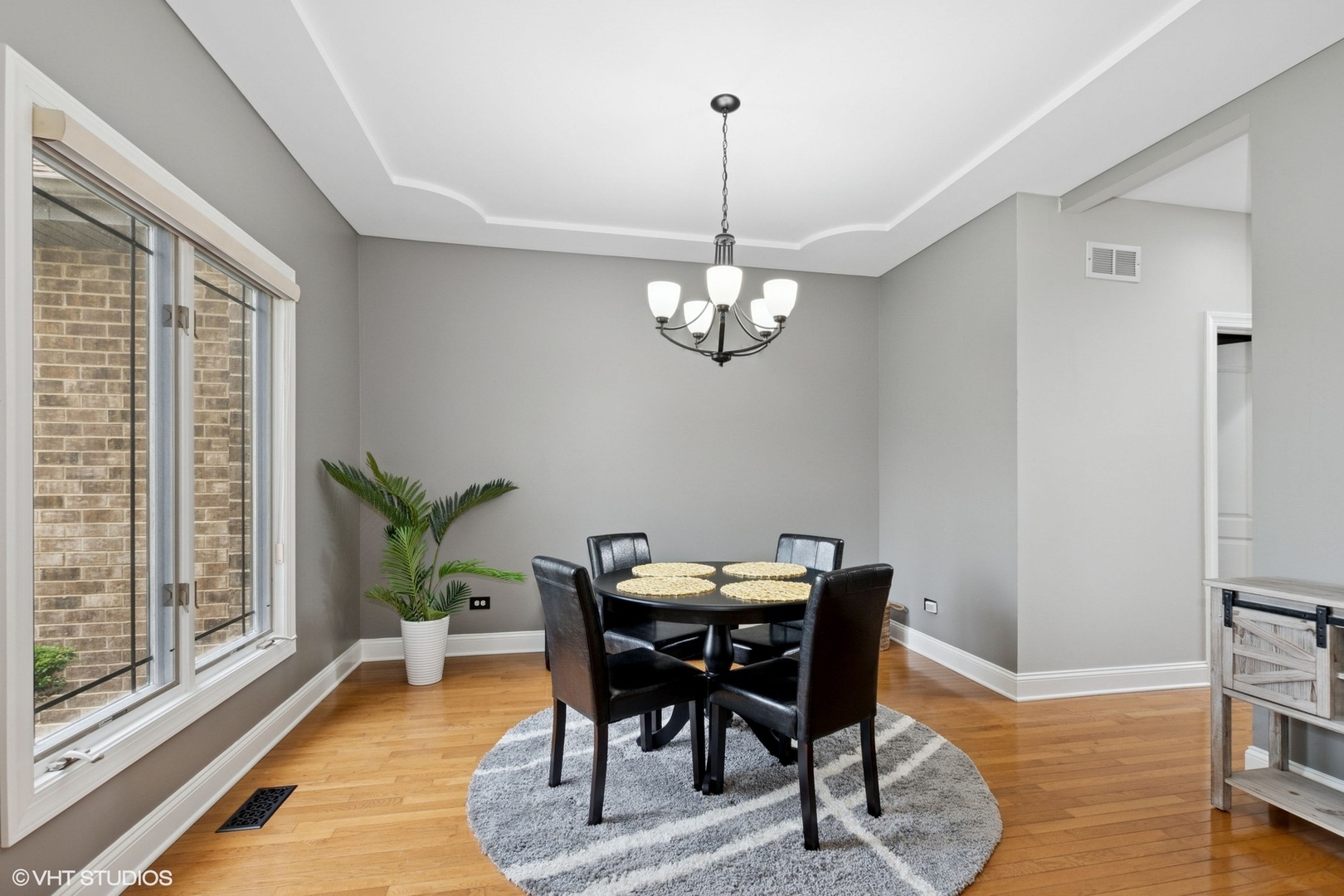 21490 English Circle
