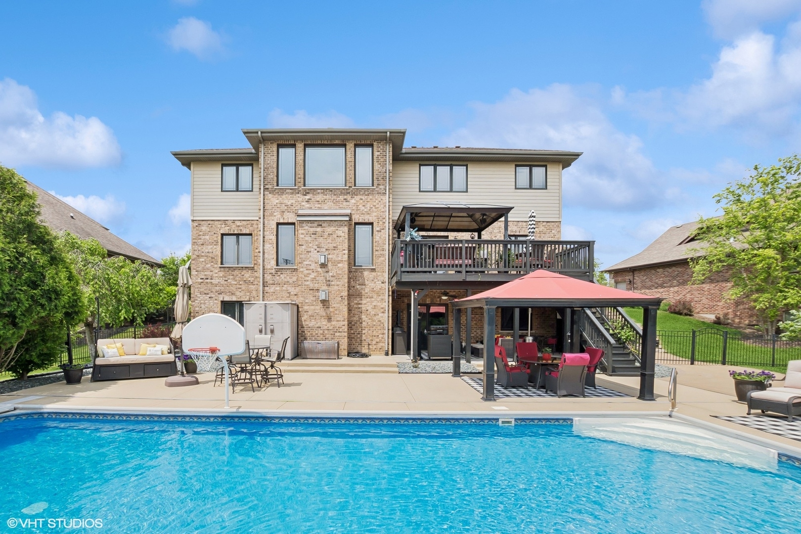 21490 English Circle