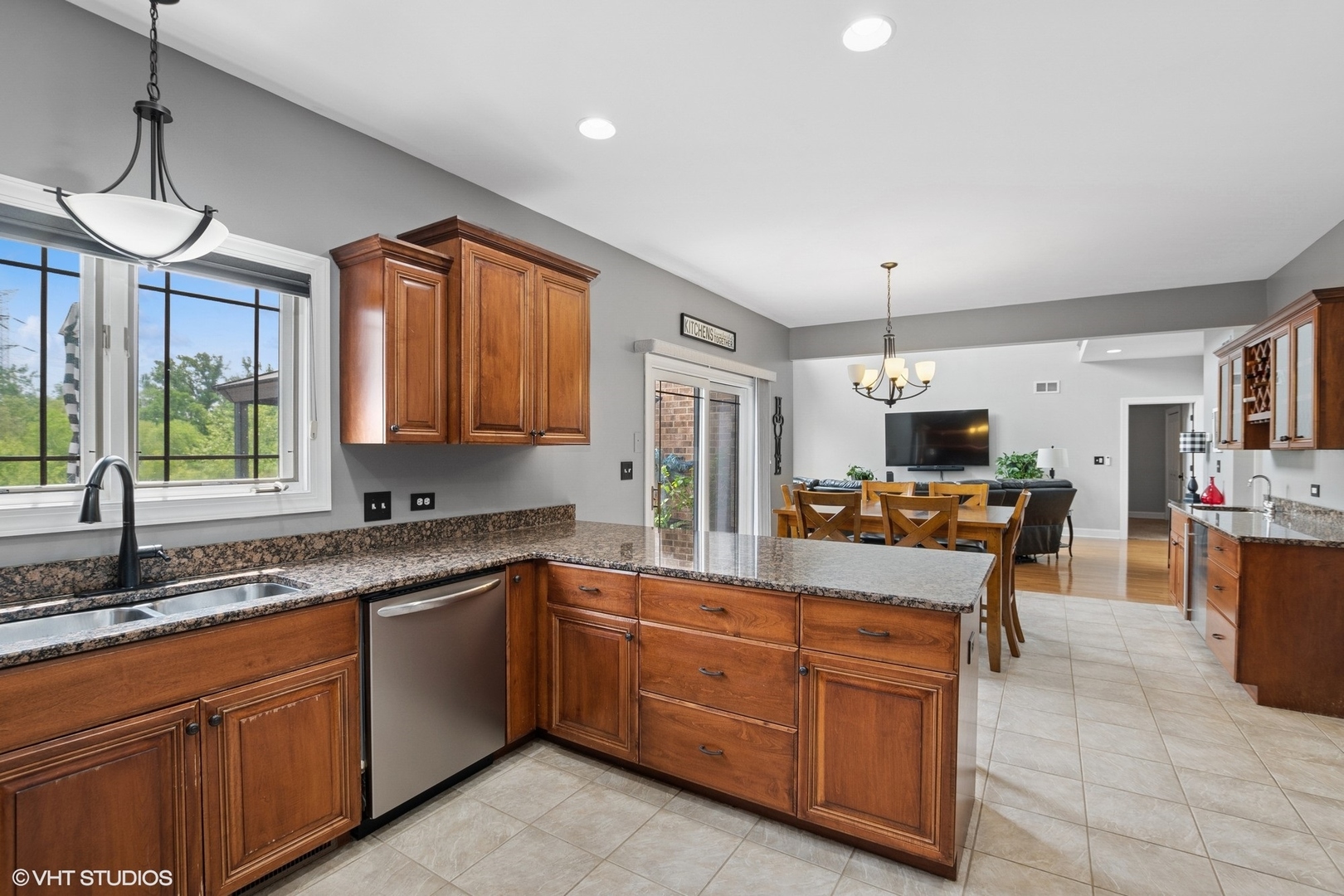 21490 English Circle