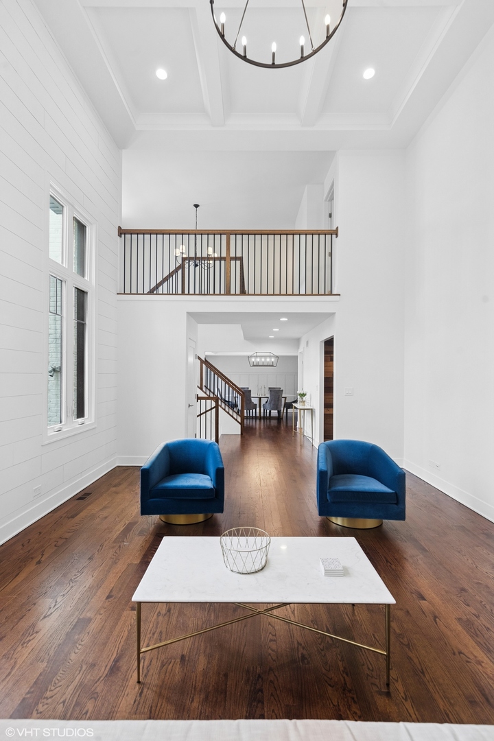 16 W Birchwood Avenue
