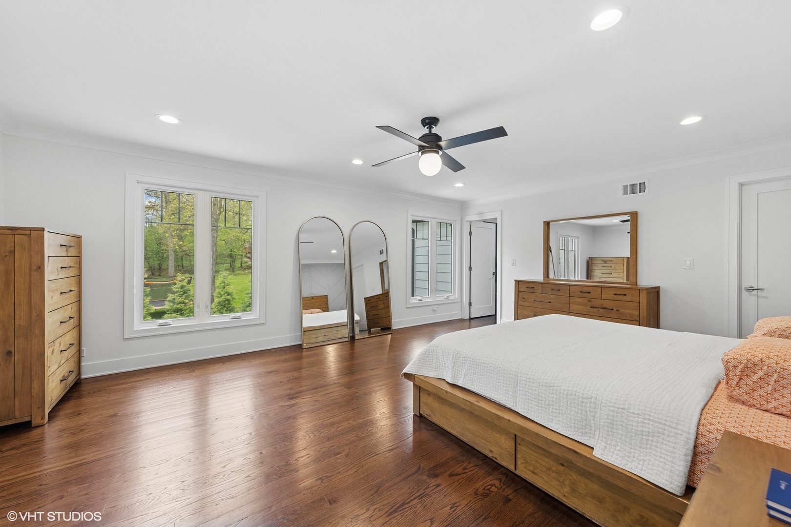 16 W Birchwood Avenue