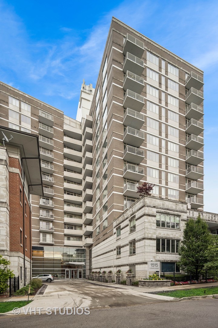 1515 S Prairie Avenue Unit: 1008