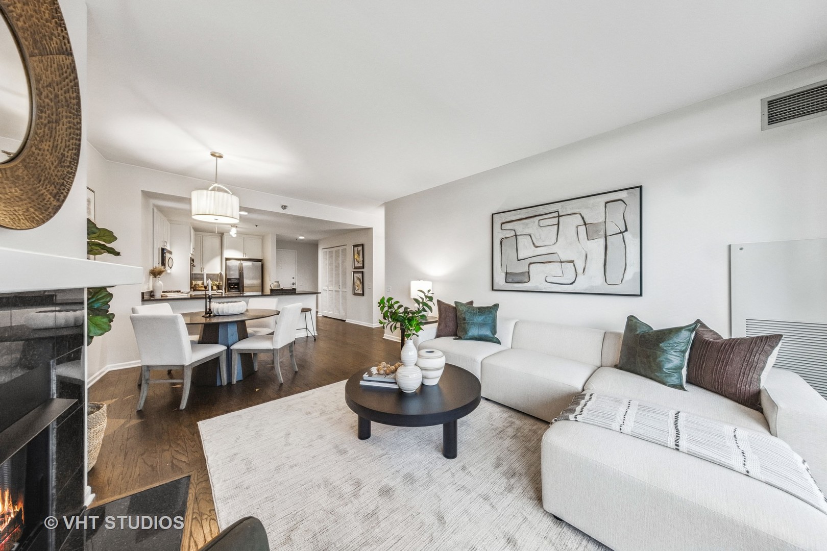 1515 S Prairie Avenue Unit: 1008