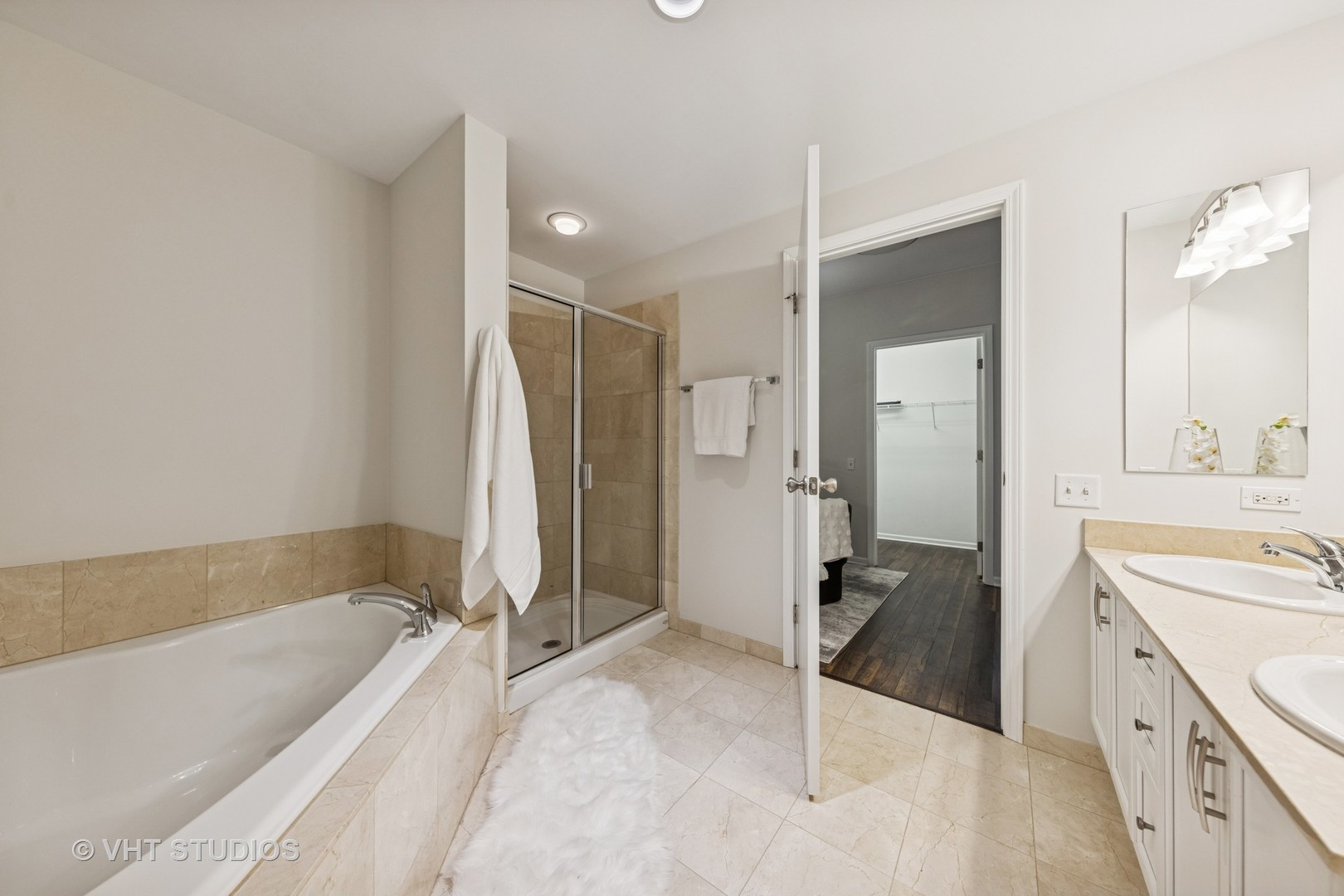 1515 S Prairie Avenue Unit: 1008