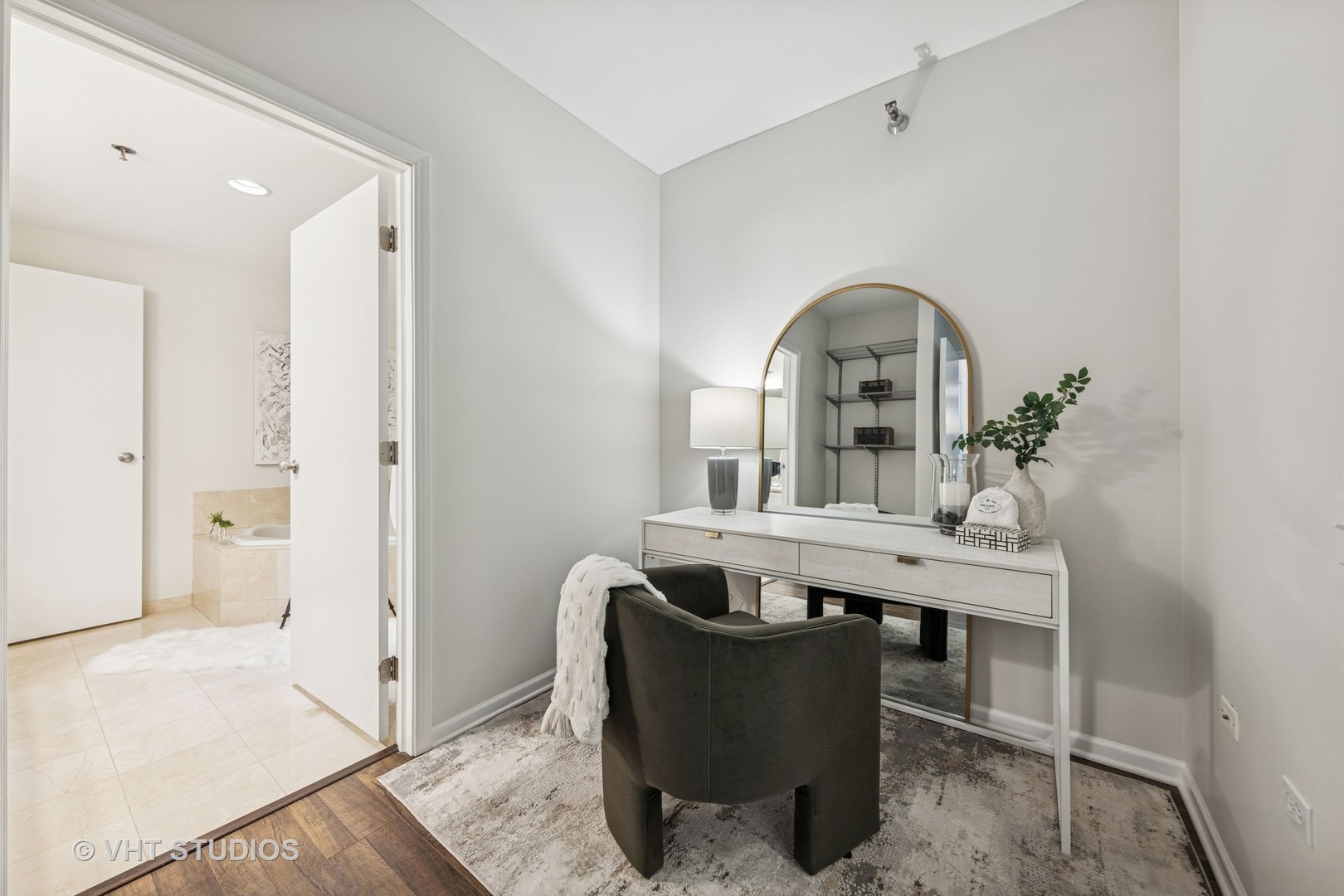 1515 S Prairie Avenue Unit: 1008