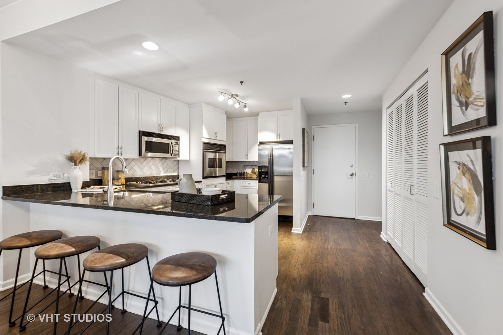 1515 S Prairie Avenue Unit: 1008