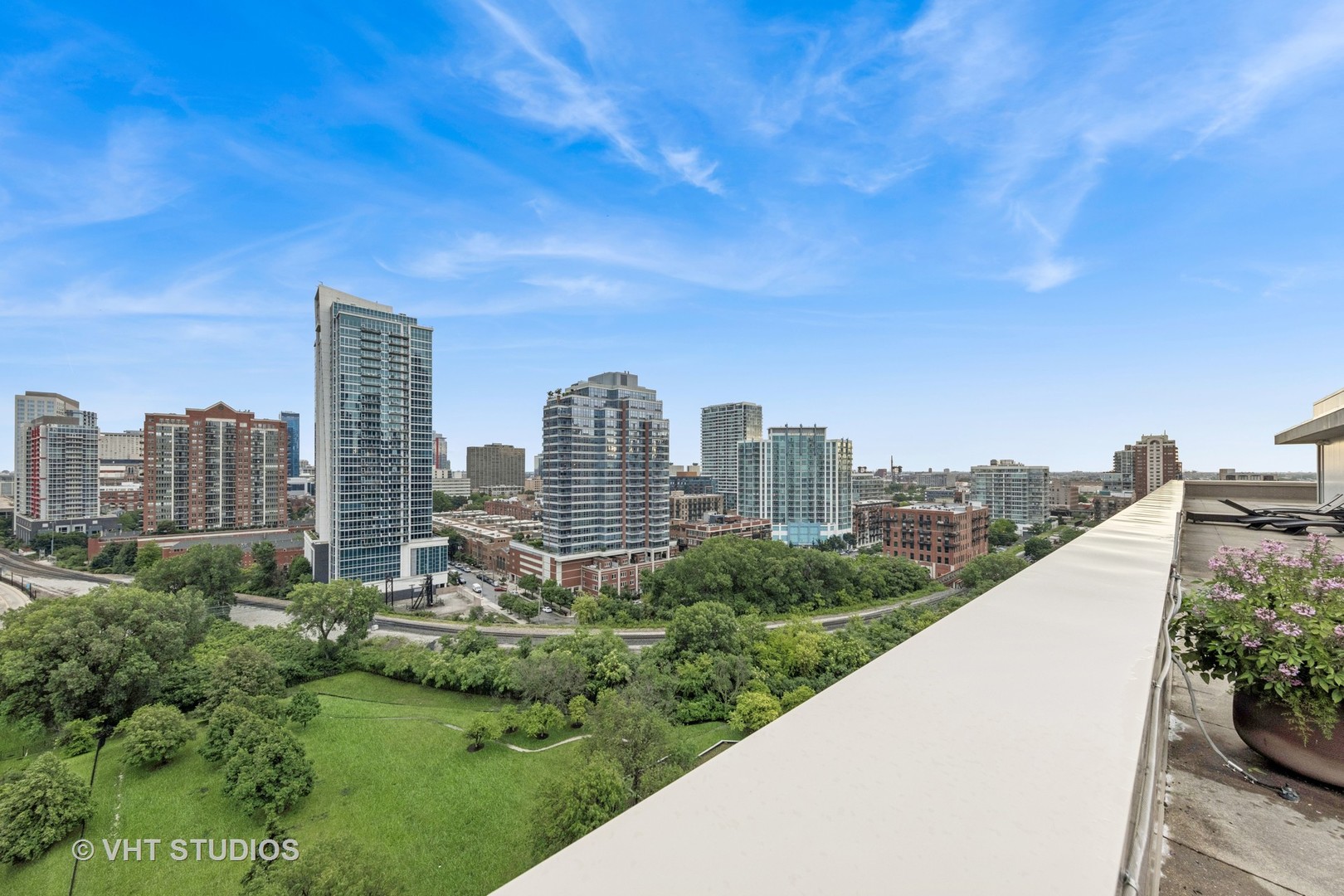 1515 S Prairie Avenue Unit: 1008