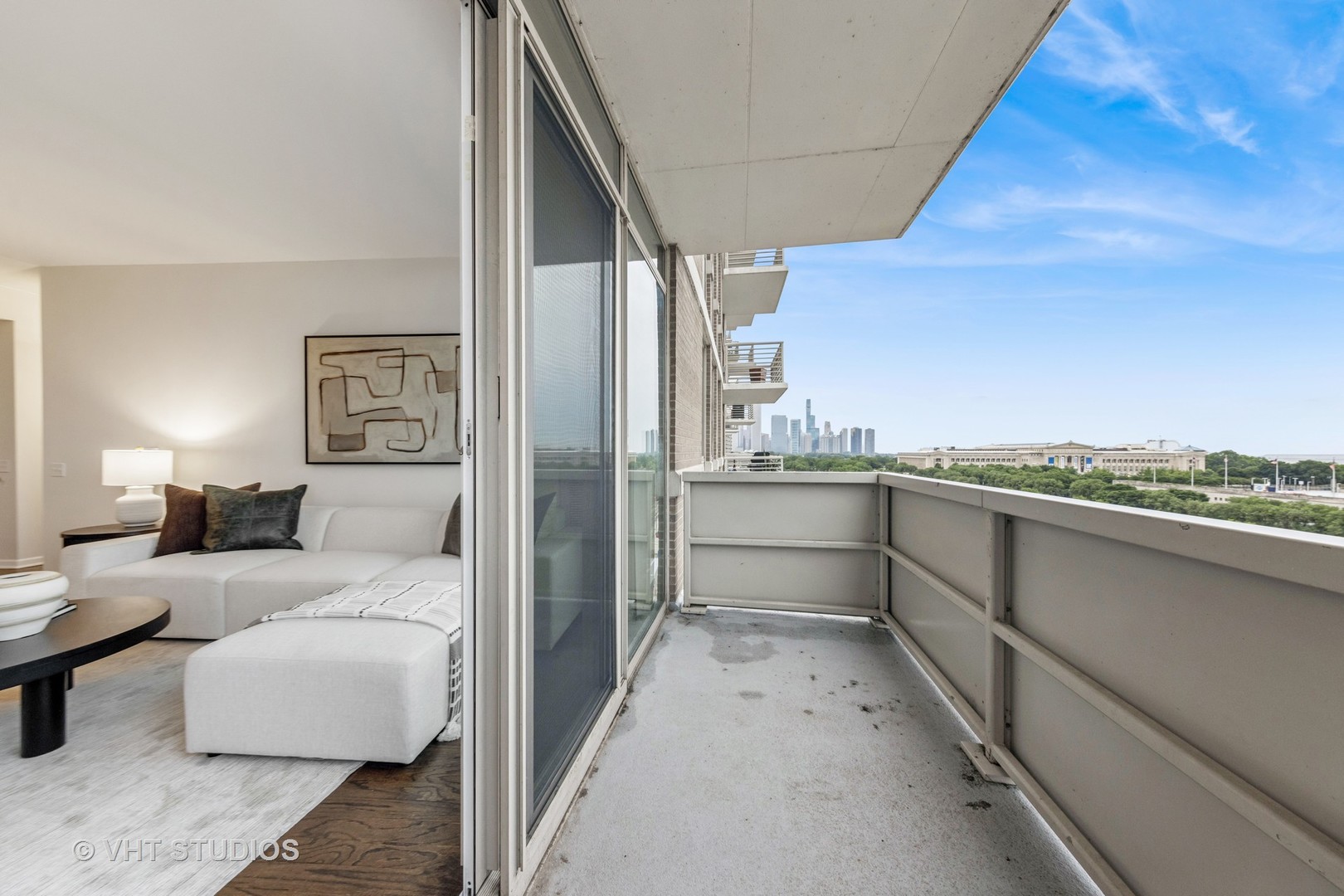 1515 S Prairie Avenue Unit: 1008