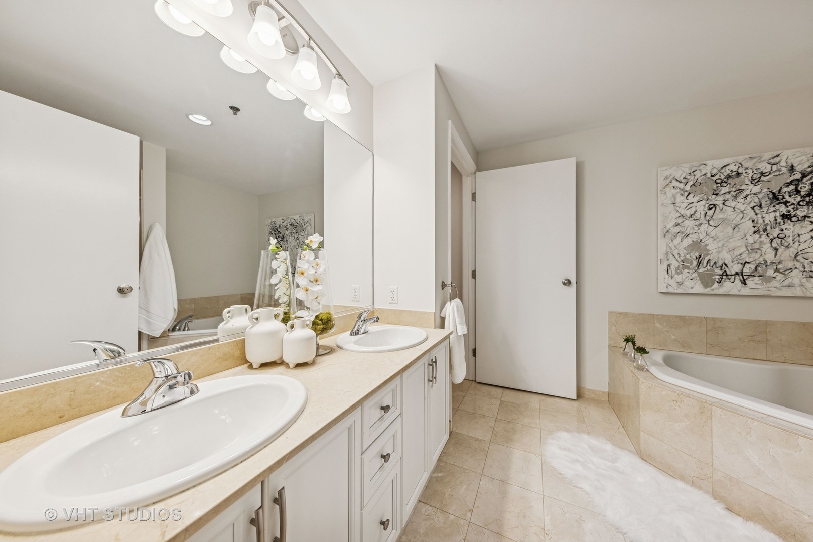 1515 S Prairie Avenue Unit: 1008