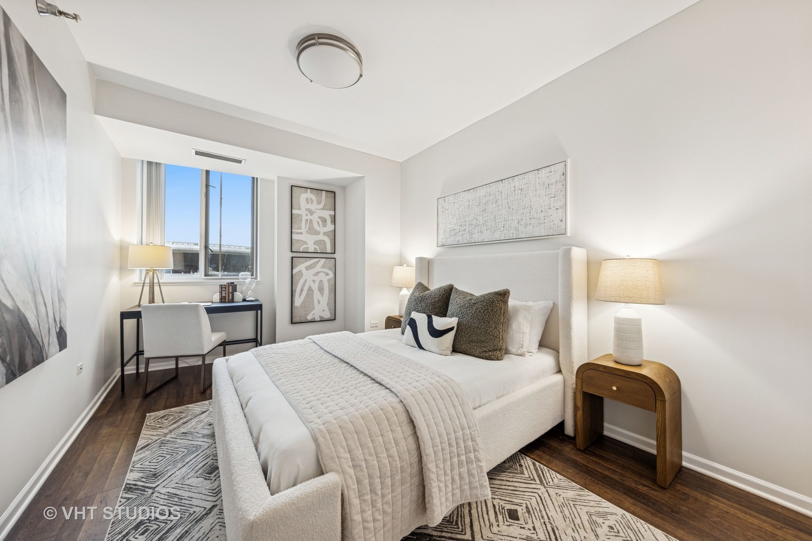 1515 S Prairie Avenue Unit: 1008