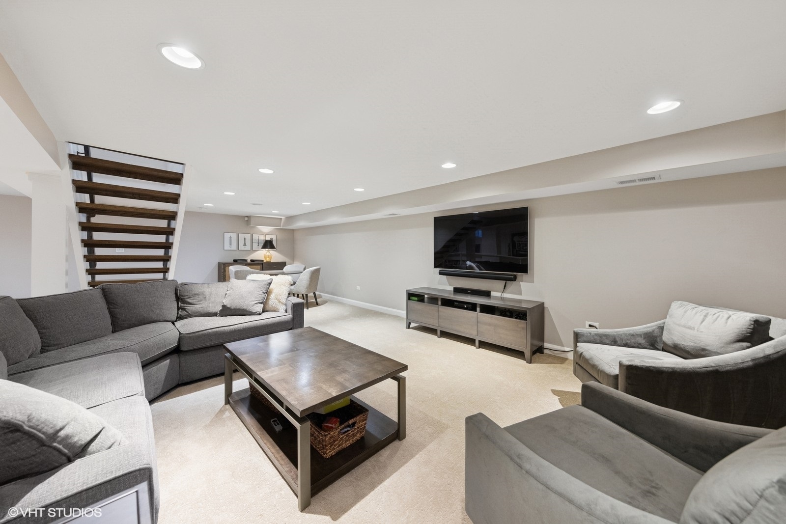 19 N STOUGH Street