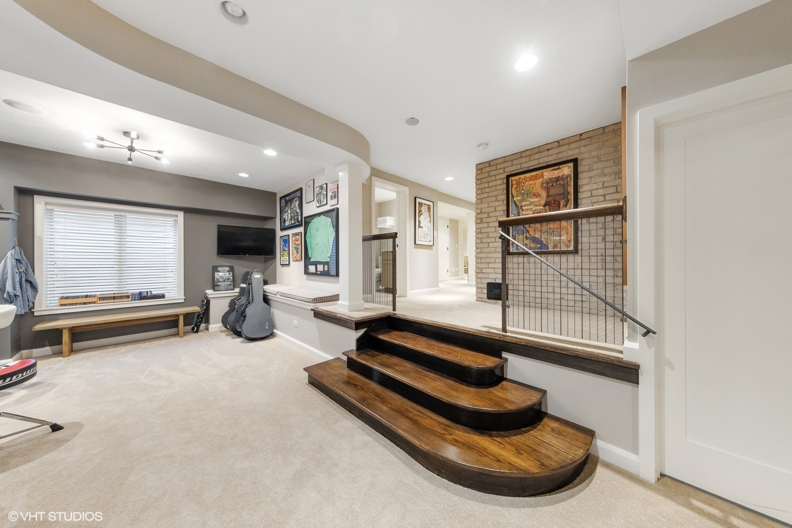 19 N STOUGH Street