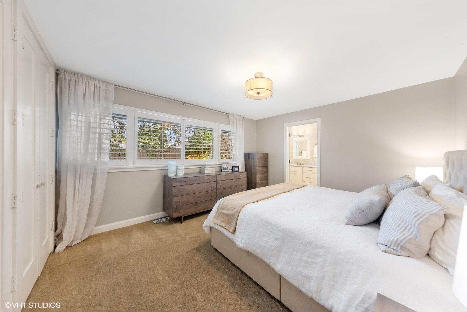19 N STOUGH Street