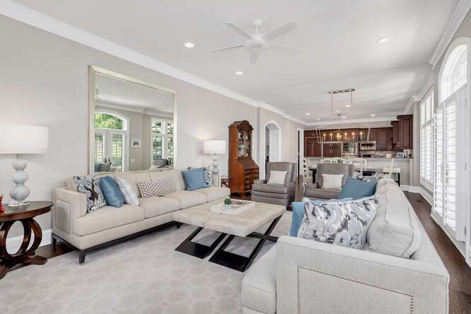 8 Willowcrest Drive
