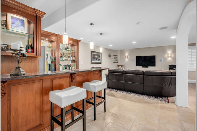 8 Willowcrest Drive